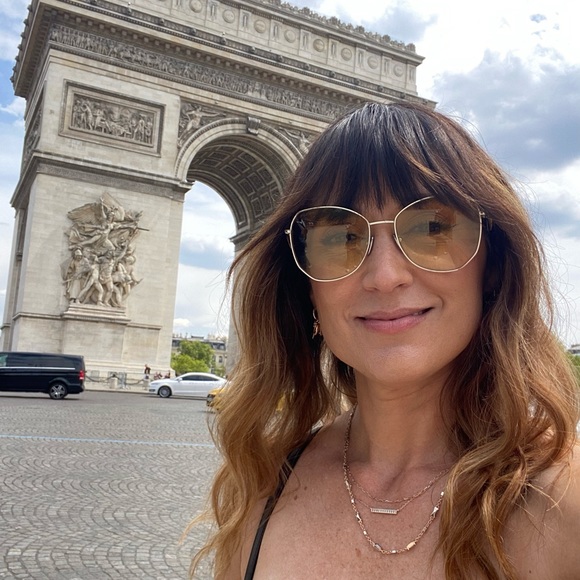 Meet your Posher, Lisa - Picture 2 of 2